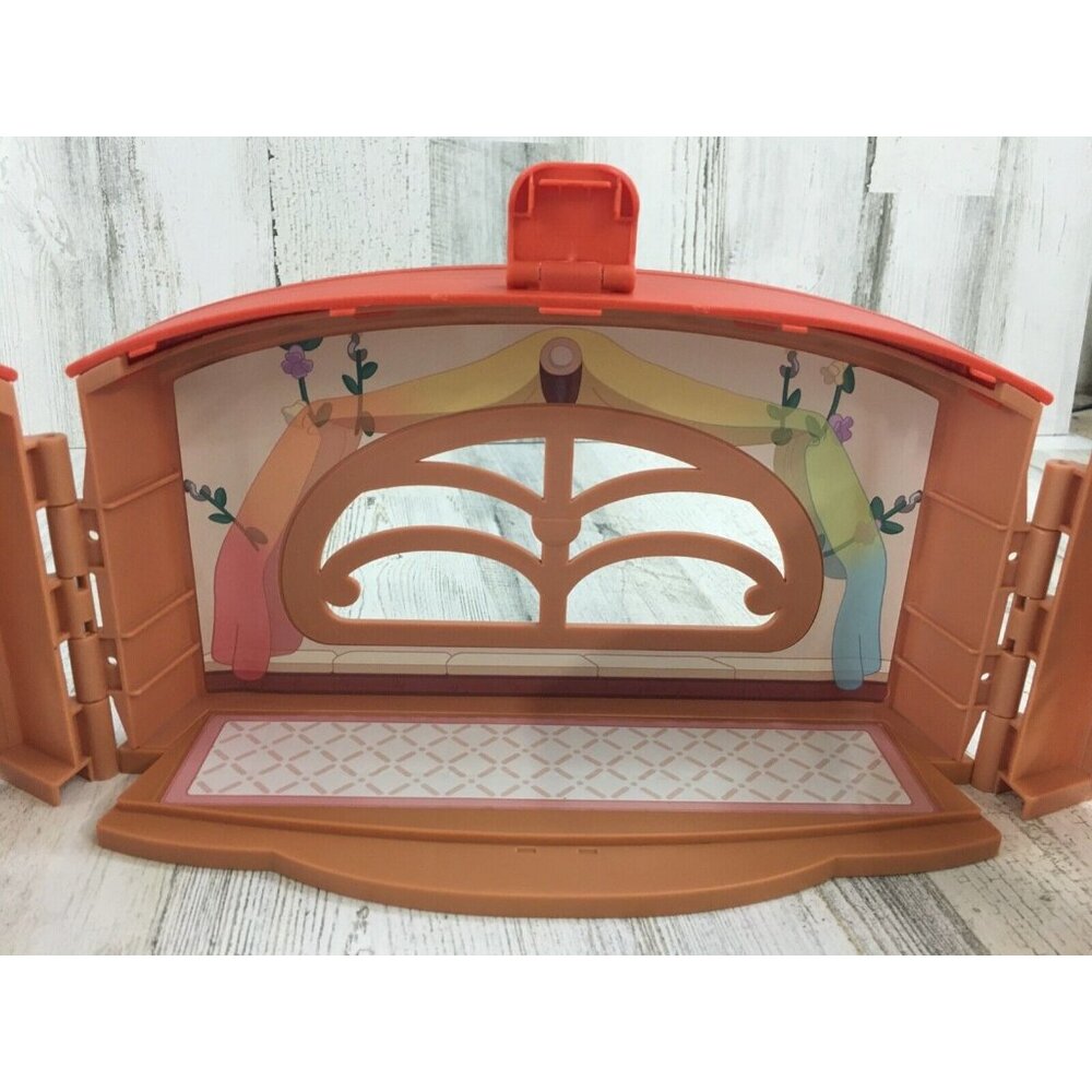 FREE with 2 BLUEY ITEMS Bluey Calypso's School Playset Case Figure Dollhouse NEW - Picture 4 of 11